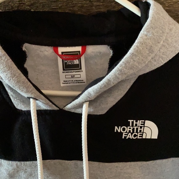 North face cropped hoodie - Picture 2 of 3